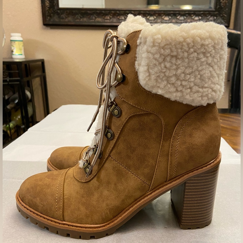 🎉Host Pick🎉 NIB Chic Nine West Penni ankle boots